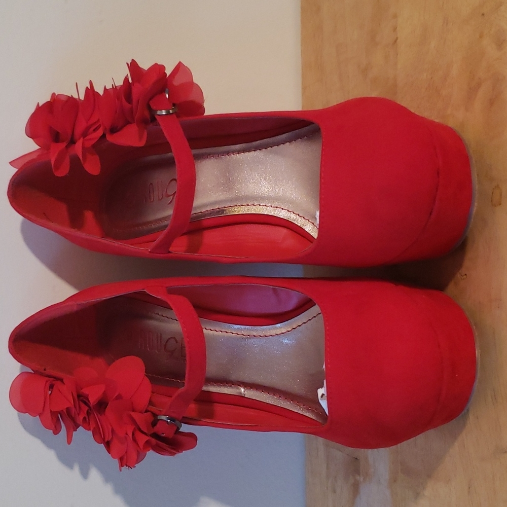 Women's red suede, size 10 platform, wedged, 5in heels, w/ flower detail on side